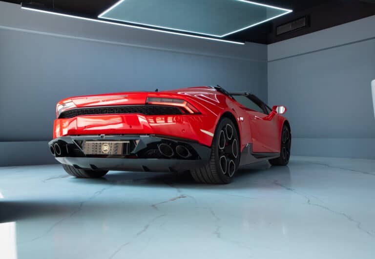 Lamborghini Huracan Spyder Red | Dubai | LV Travel Agency