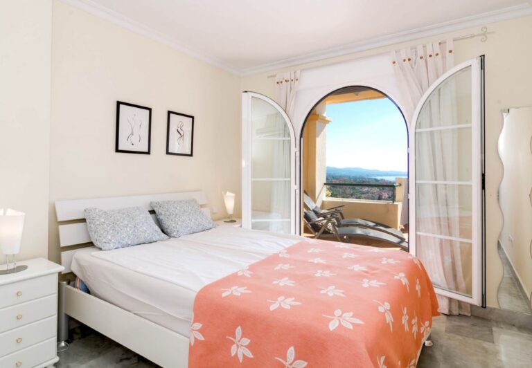 NUEVA ANDALUCIA Comfortable Apartment near Puerto Banus | LV Travelagency