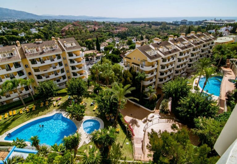 NUEVA ANDALUCIA Comfortable Apartment near Puerto Banus | LV Travelagency