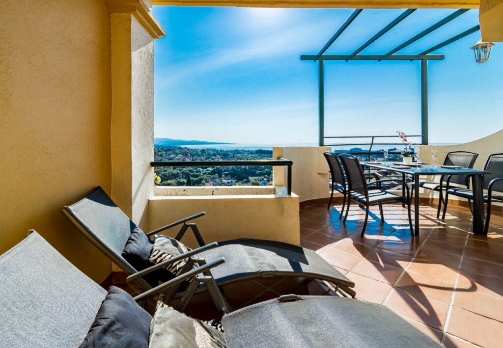 NUEVA ANDALUCIA Comfortable Apartment near Puerto Banus | LV Travelagency