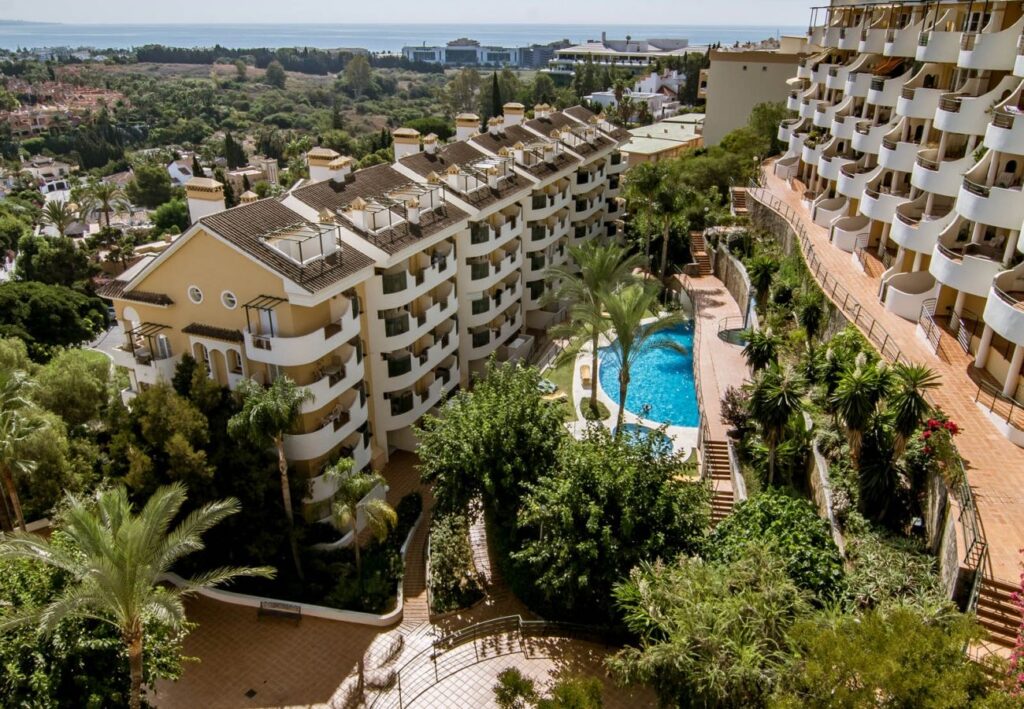 NUEVA ANDALUCIA Comfortable Apartment near Puerto Banus | LV Travelagency