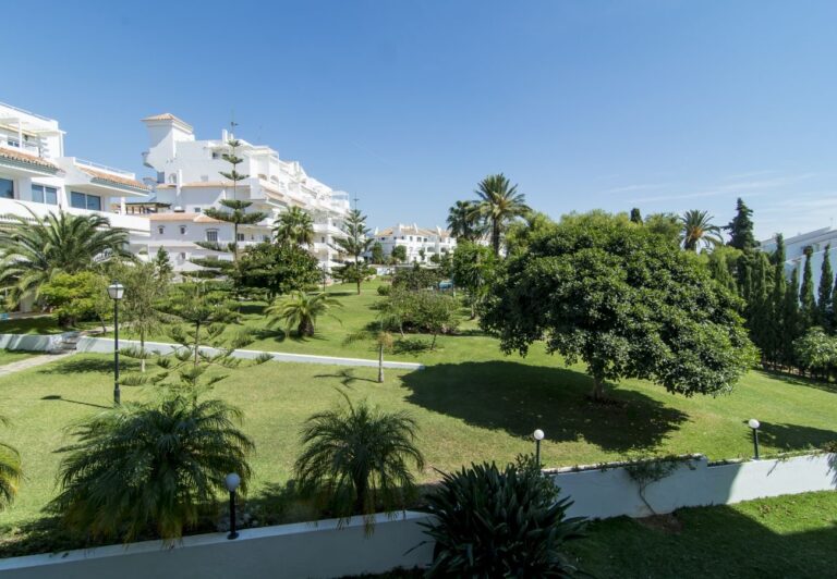 PUERTO BANUS Royal Garden by Roomservices | LV Travelagency