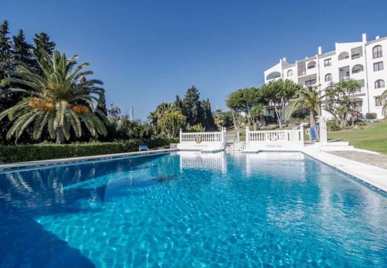 MIJAS COSTA Stylish Holiday Apartment with Ocean Views | LV Travelagency