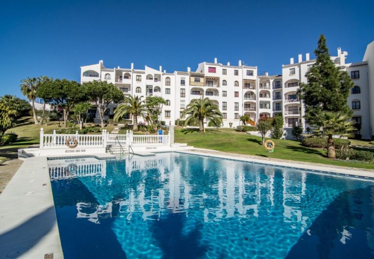 MIJAS COSTA Stylish Holiday Apartment with Ocean Views | LV Travelagency