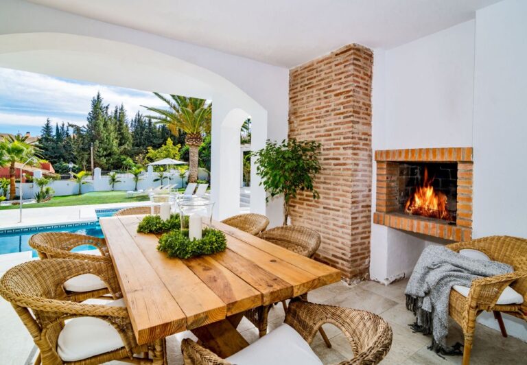 NUEVA ANDALUCIA Modern 4 Bedroom Villa Verwarmd Zwembad | LV Travelagency