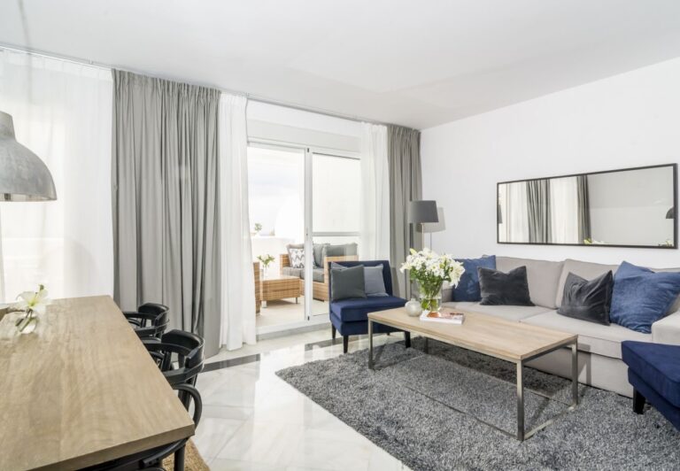 NUEVA ANDALUCIA - Modern appartement met mooi uitzicht