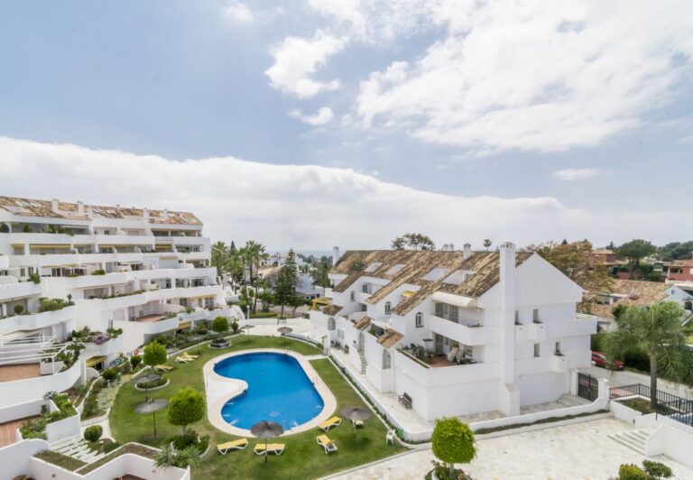 NUEVA ANDALUCIA - Modern appartement met mooi uitzicht