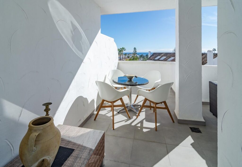 NUEVA ANDALUCIA - Modern appartement met mooi uitzicht