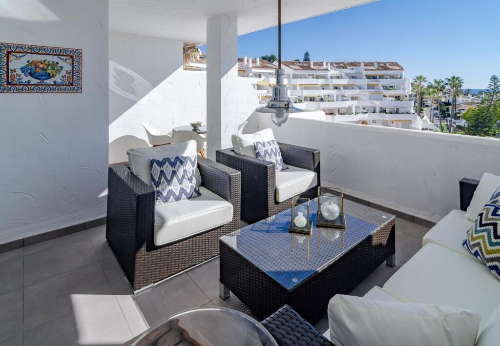 NUEVA ANDALUCIA - Modern appartement met mooi uitzicht