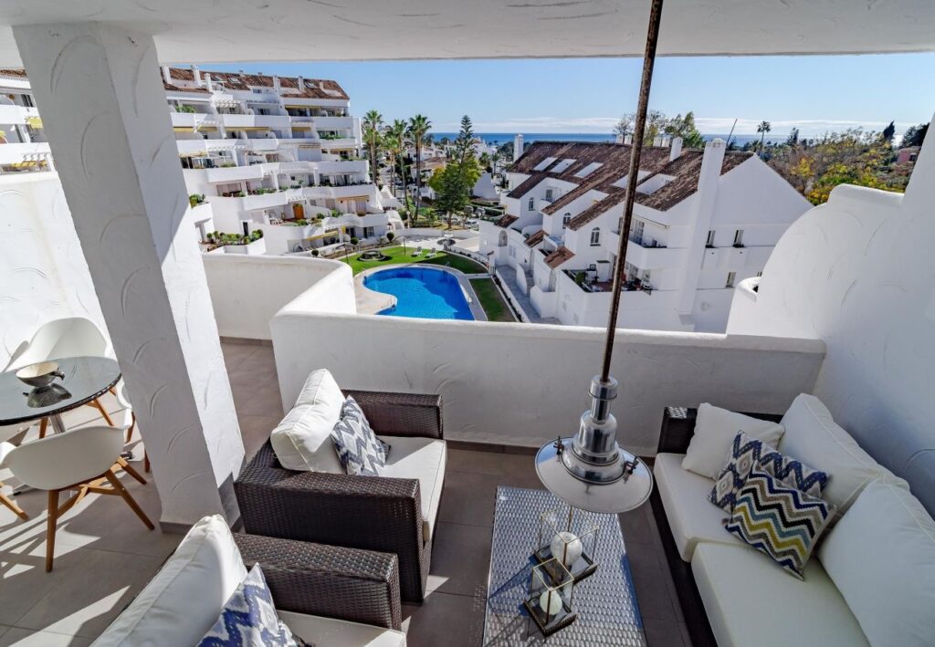 NUEVA ANDALUCIA - Modern appartement met mooi uitzicht