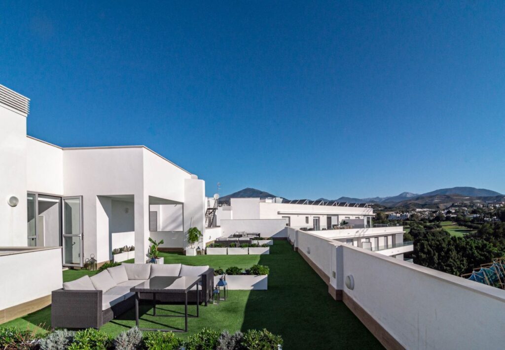 NUEVA ANDALUCIA - Modern appartement met mooi uitzicht