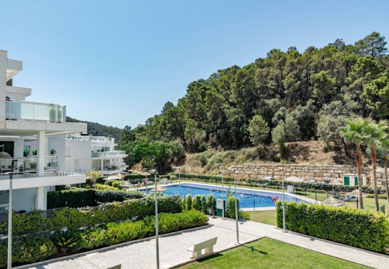 Benahavis - Relaxed & Modern Appartement | LV Travel Agency