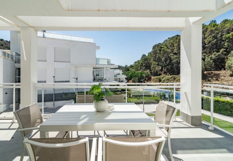 Benahavis - Relaxed & Modern Appartement | LV Travel Agency