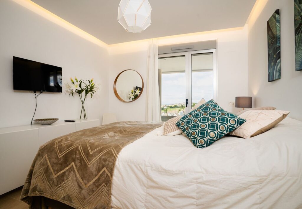 Benahavis - Luxe 3 Kamer Appartement met Uitzicht op Zee | LV Travel Agency