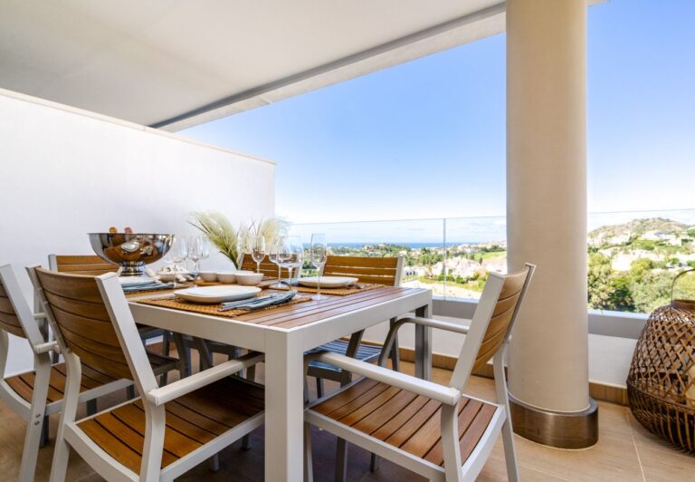 Benahavis - Luxe 3 Kamer Appartement met Uitzicht op Zee | LV Travel Agency