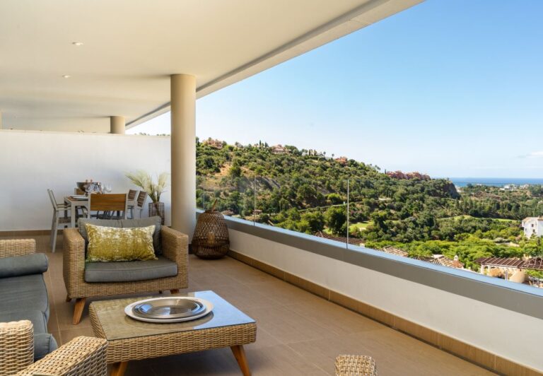 Benahavis - Luxe 3 Kamer Appartement met Uitzicht op Zee | LV Travel Agency