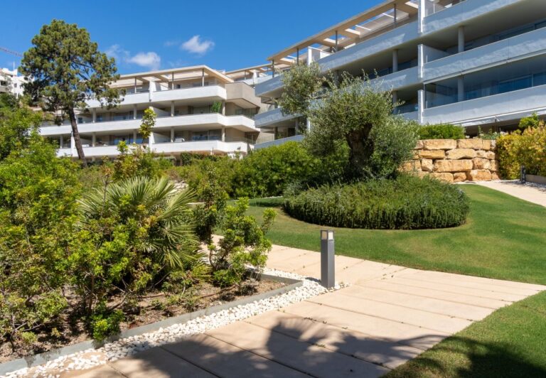 Benahavis - Luxe 3 Kamer Appartement met Uitzicht op Zee | LV Travel Agency