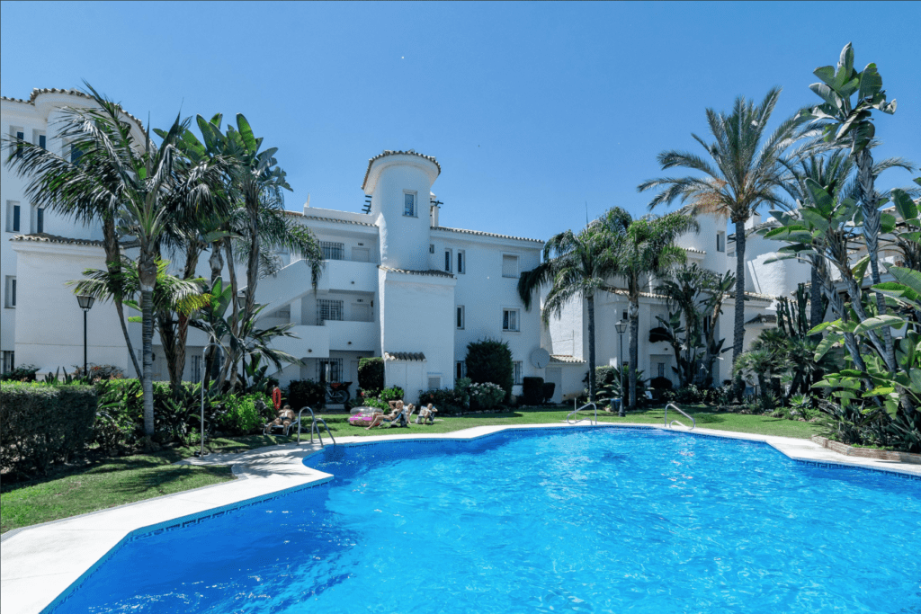 Modern 1 bed flat, close to beach and port | LV Travelagency