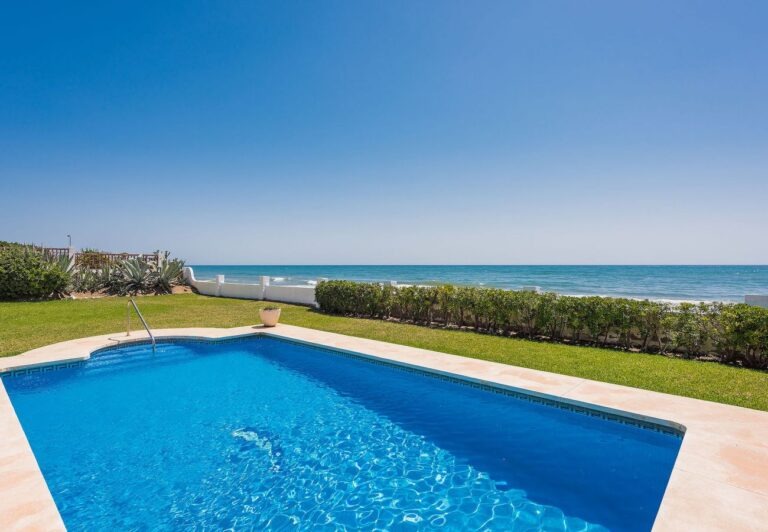 Marbella - Villa aan Zee | LV Travel Agency