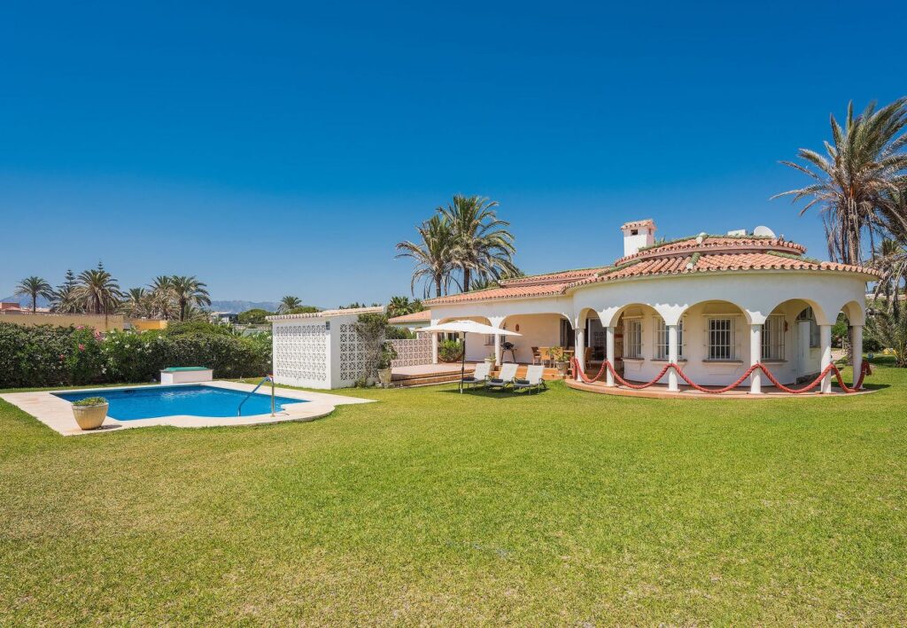 Marbella - Villa aan Zee | LV Travel Agency