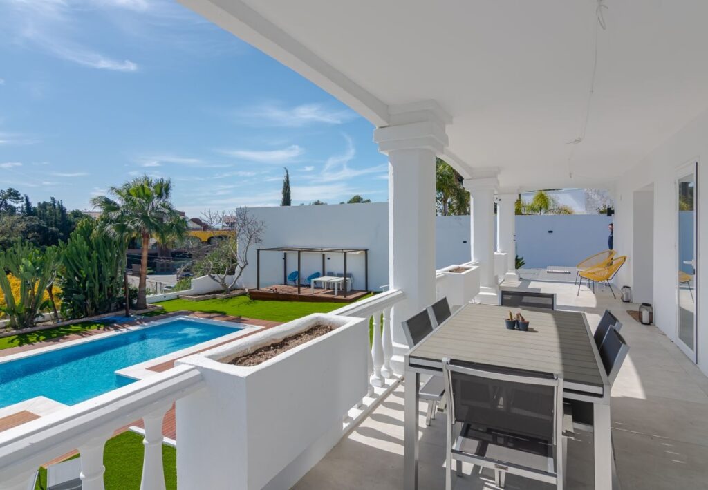 Marbella - Moderne villa vlakbij het strand | LV Travel Agency