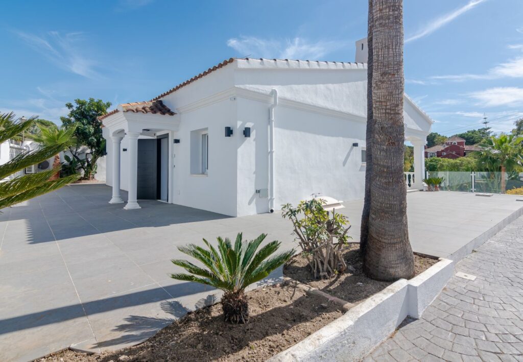 Marbella - Moderne villa vlakbij het strand | LV Travel Agency