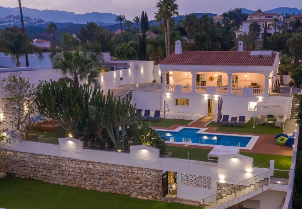 Marbella - Moderne villa vlakbij het strand | LV Travel Agency