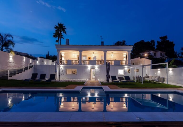 Marbella - Moderne villa vlakbij het strand | LV Travel Agency