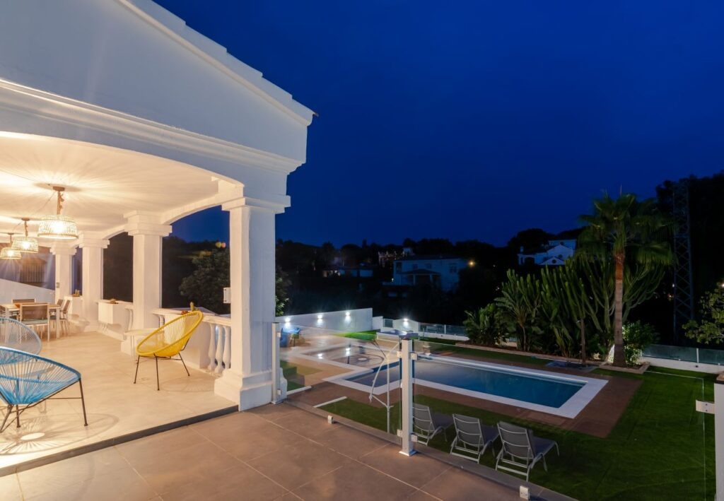 Marbella - Moderne villa vlakbij het strand | LV Travel Agency