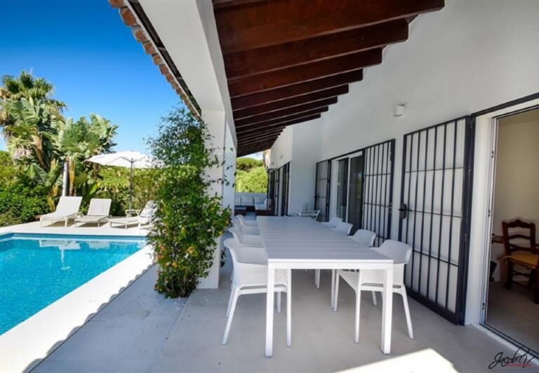 Marbella - Mooie villa vlakbij het strand | LV Travel Agency