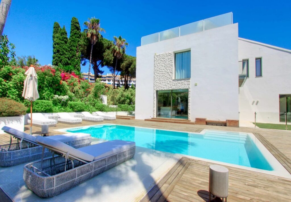 Marbella - Moderne Villa Puerto Banus | LV Travel Agency