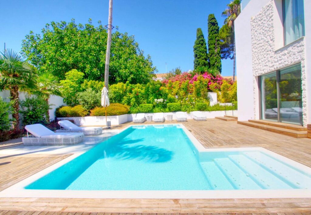 Marbella - Moderne Villa Puerto Banus | LV Travel Agency