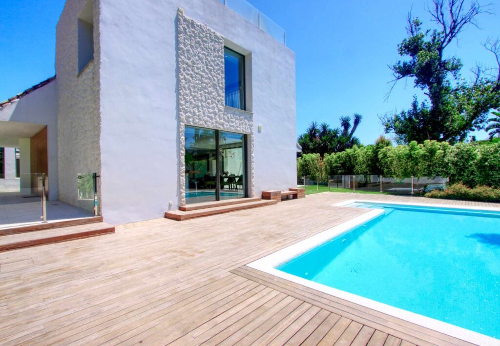 Marbella - Moderne Villa Puerto Banus | LV Travel Agency