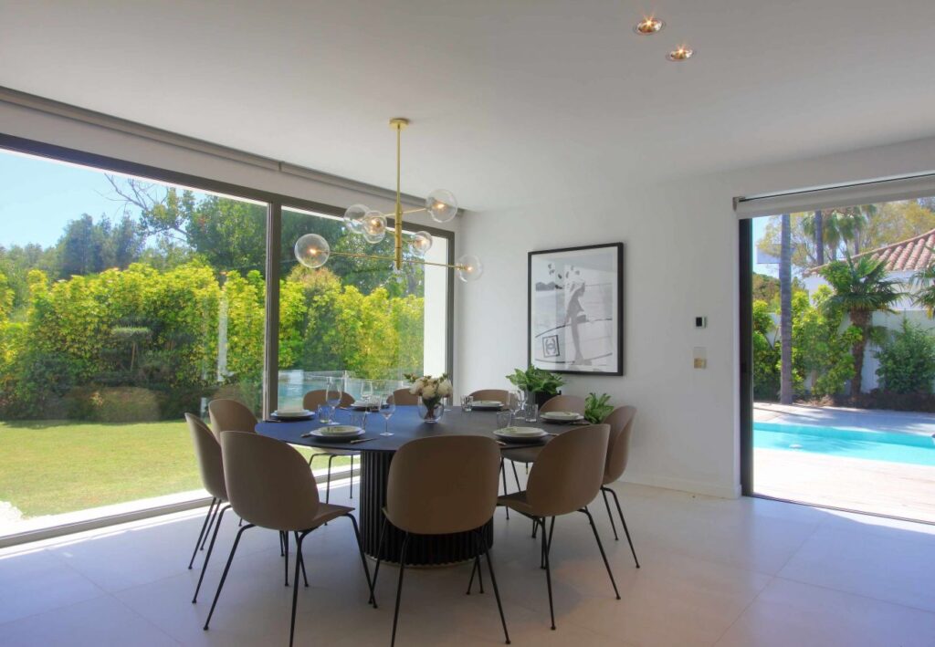 Marbella - Moderne Villa Puerto Banus | LV Travel Agency