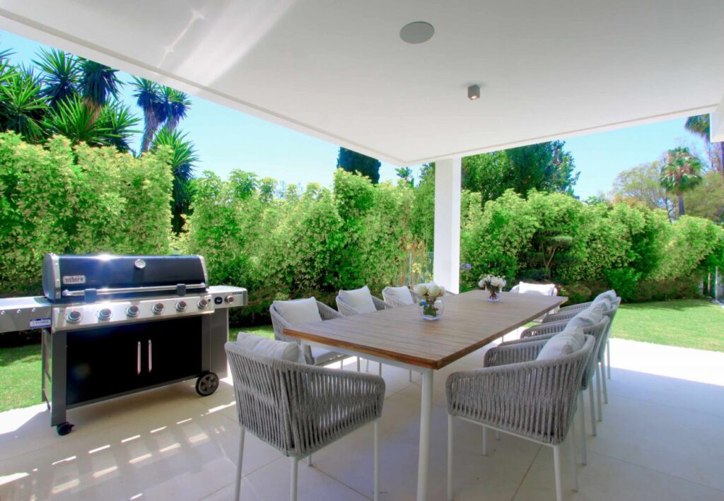 Marbella - Moderne Villa Puerto Banus | LV Travel Agency