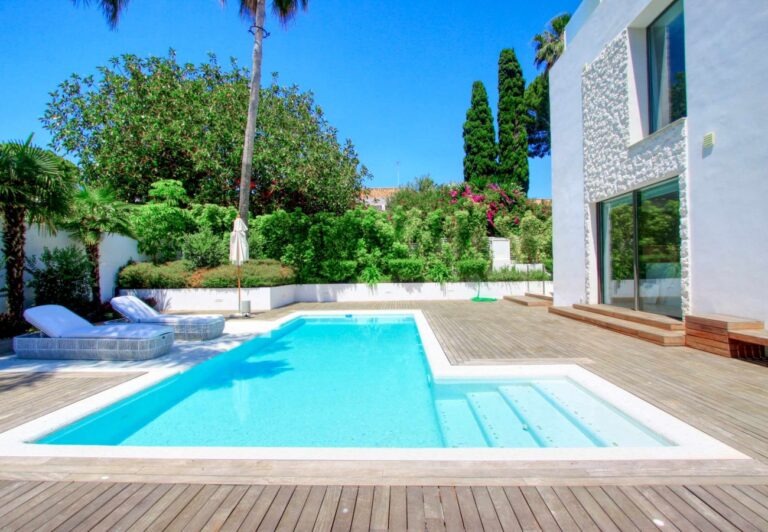 Marbella - Moderne Villa Puerto Banus | LV Travel Agency