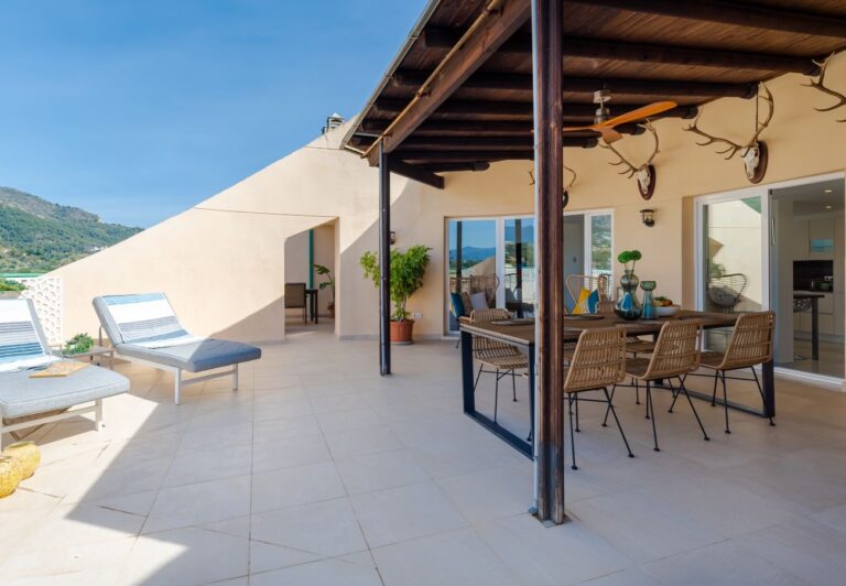 Marbella - Modern Penthouse in Hartje Marbella | LV Travel Agency