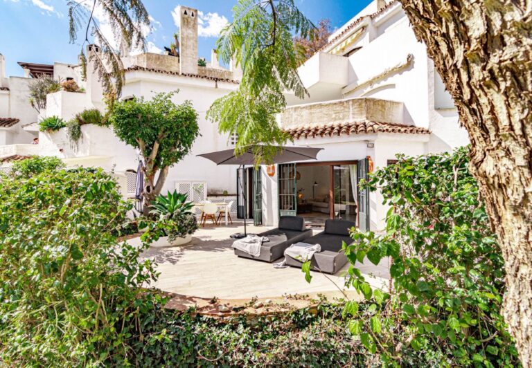 Marbella - Ruim appartement in Golden Beach | LV Travel Agency