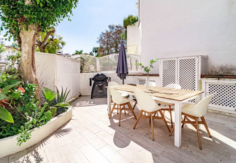 Marbella - Ruim appartement in Golden Beach | LV Travel Agency