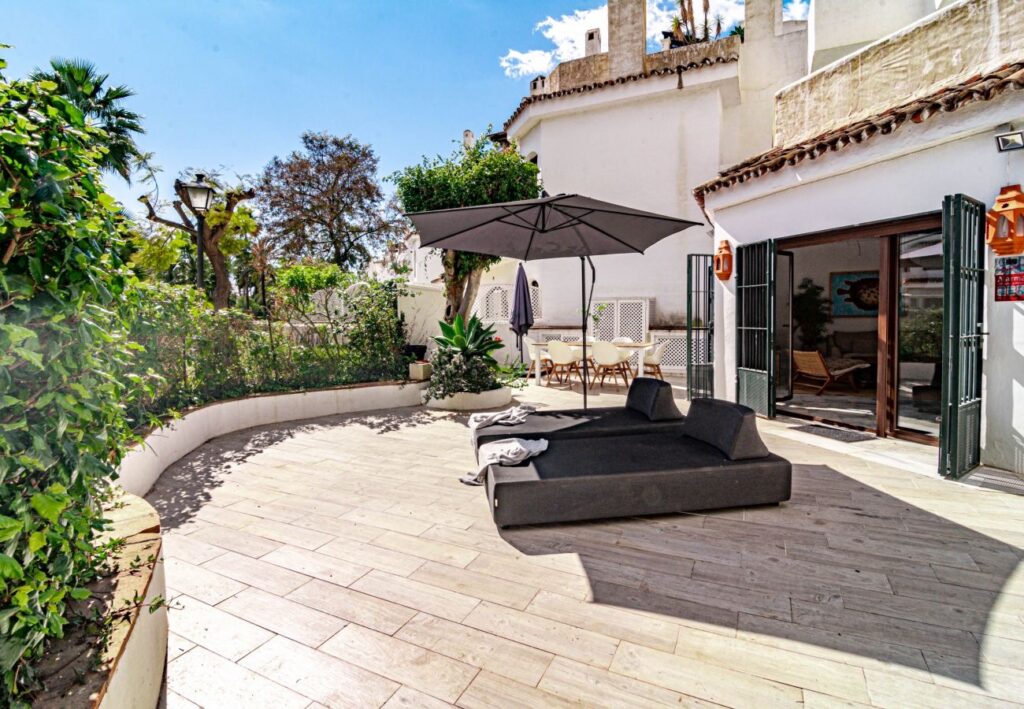 Marbella - Ruim appartement in Golden Beach | LV Travel Agency