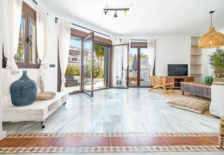 Marbella - Ruim appartement in Golden Beach | LV Travel Agency